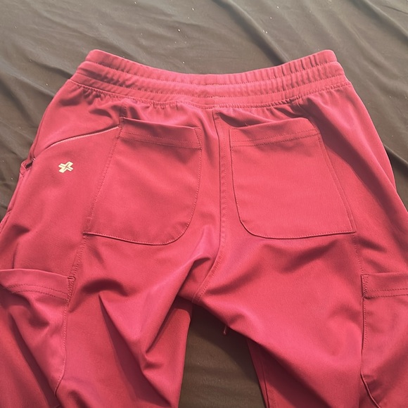 FIT Scrubs Set - Picture 7 of 8